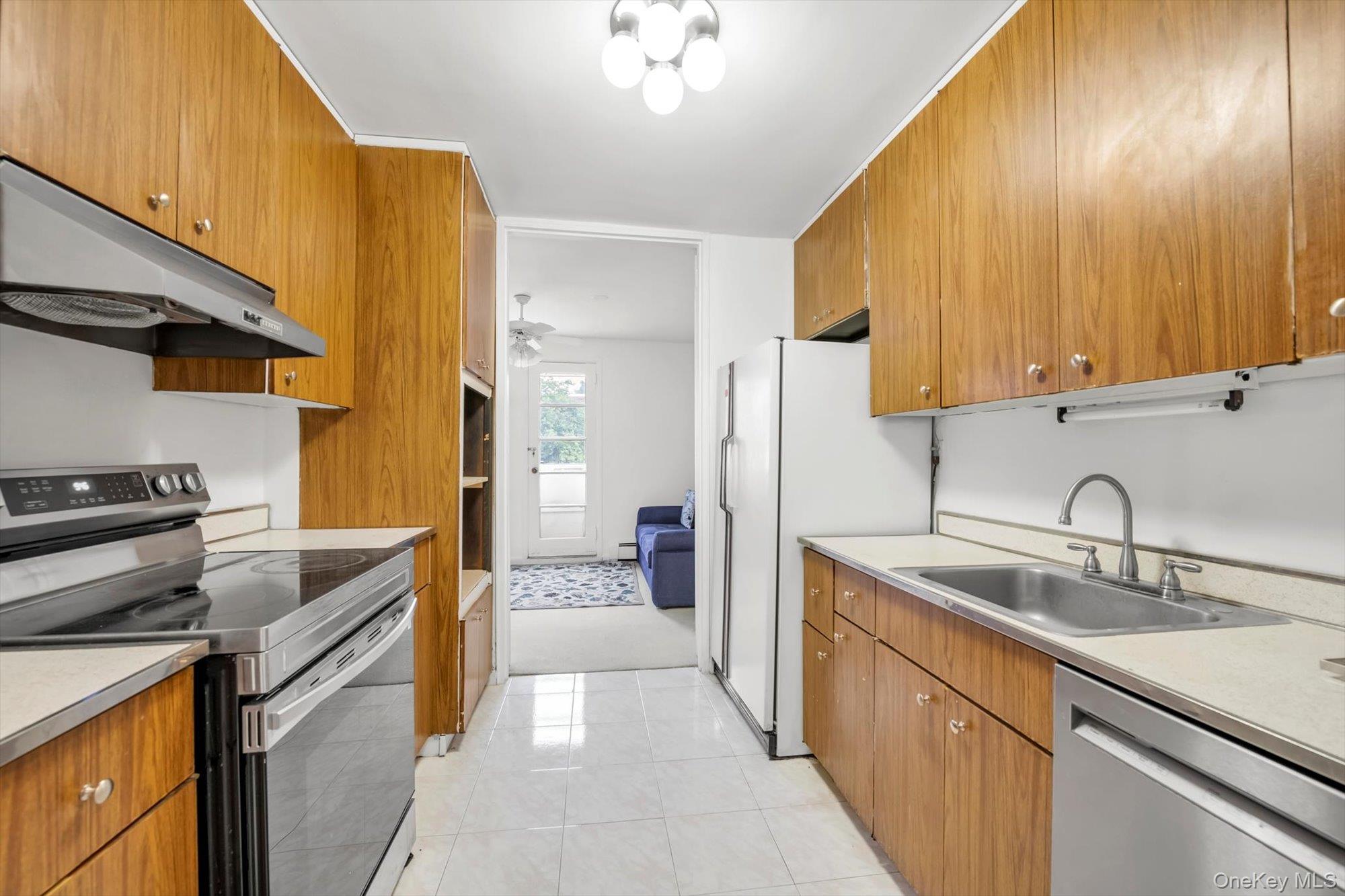 25 Chapel Place # 3N, Great Neck, NY 11021