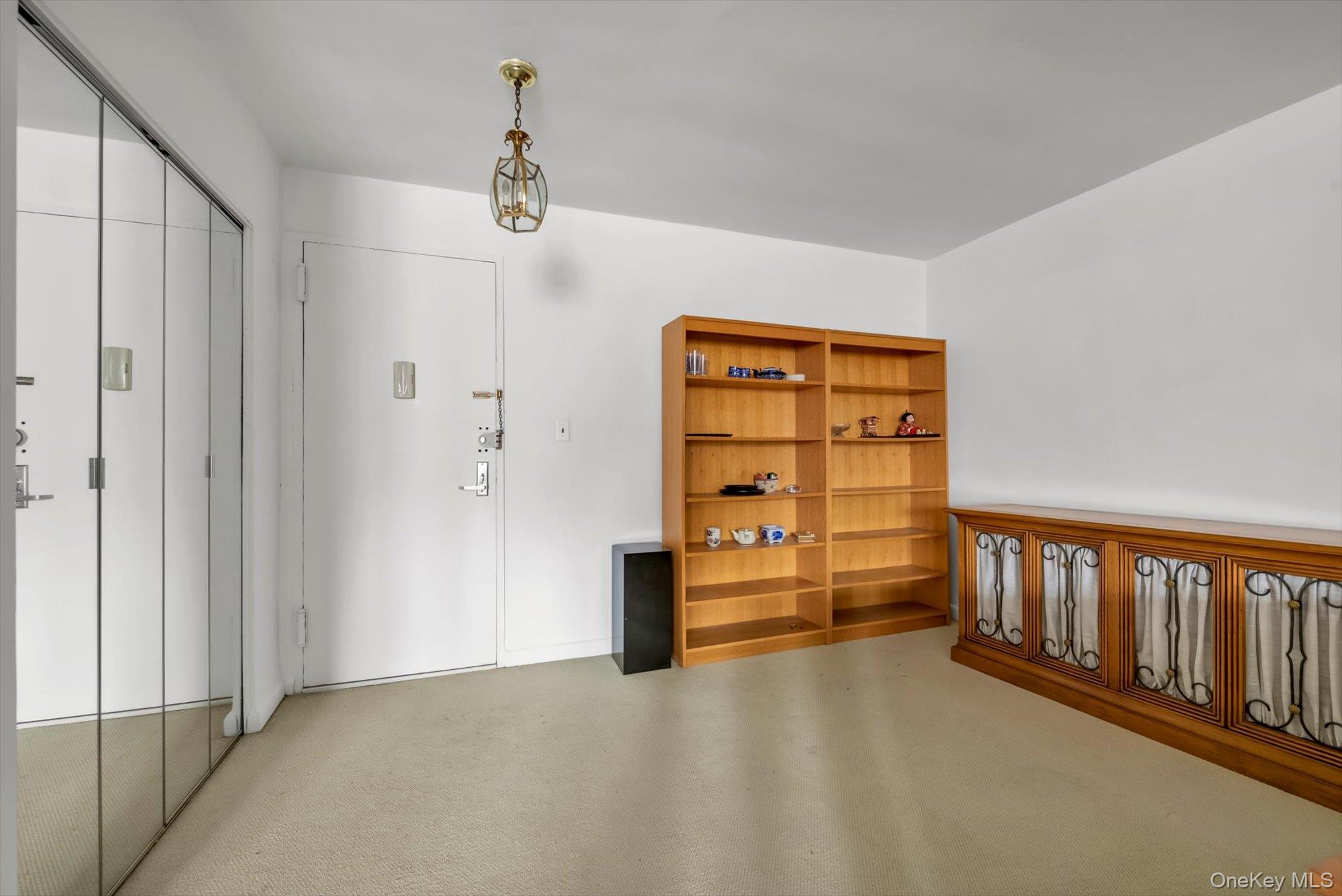 25 Chapel Place # 3N, Great Neck, NY 11021