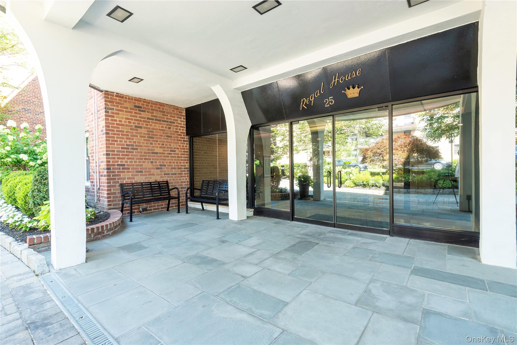 25 Chapel Place # 3N, Great Neck, NY 11021