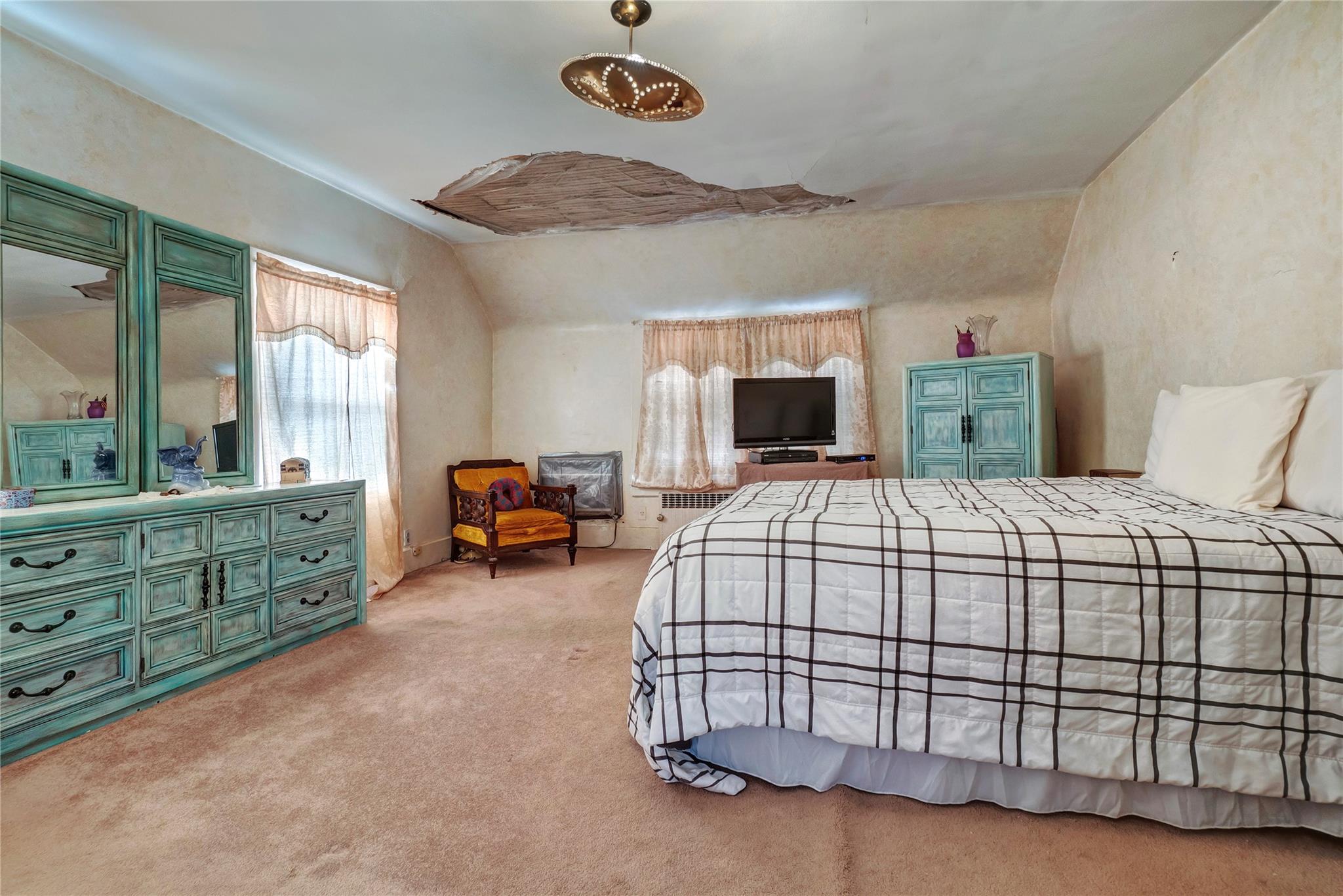 1050 Dickens Street, Far Rockaway, NY 11691