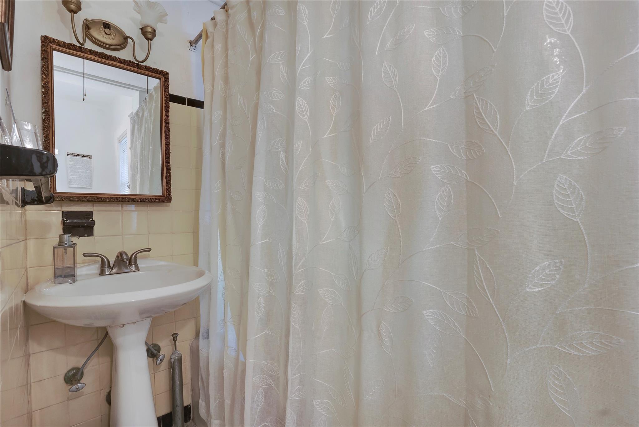 1050 Dickens Street, Far Rockaway, NY 11691