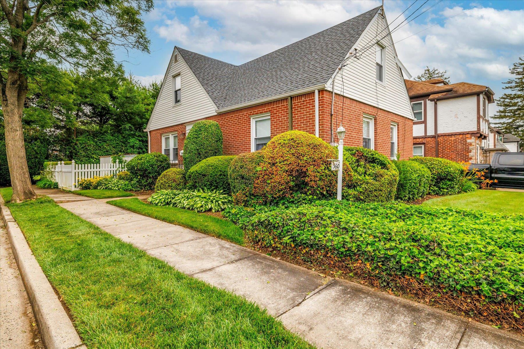 360 Foch Boulevard, Mineola, NY 11501