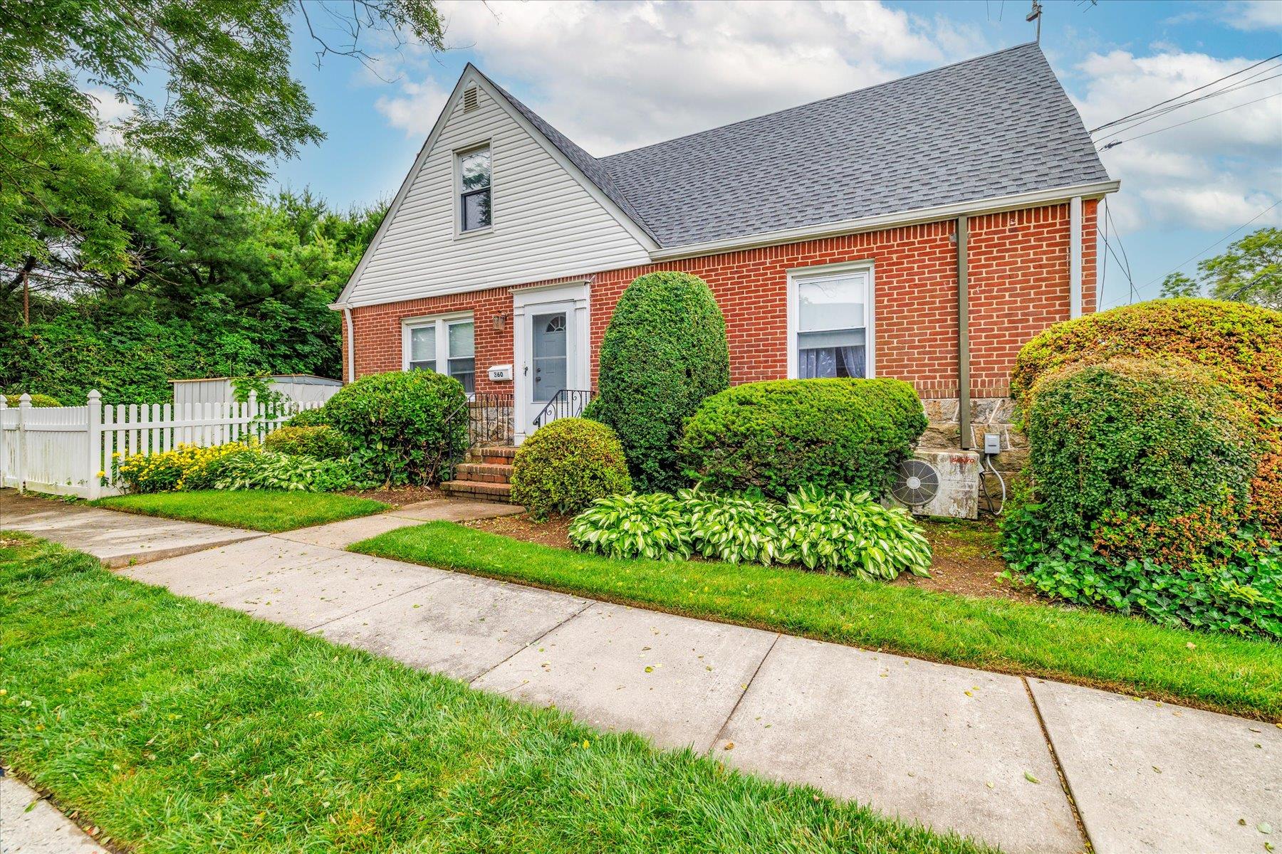 360 Foch Boulevard, Mineola, NY 11501