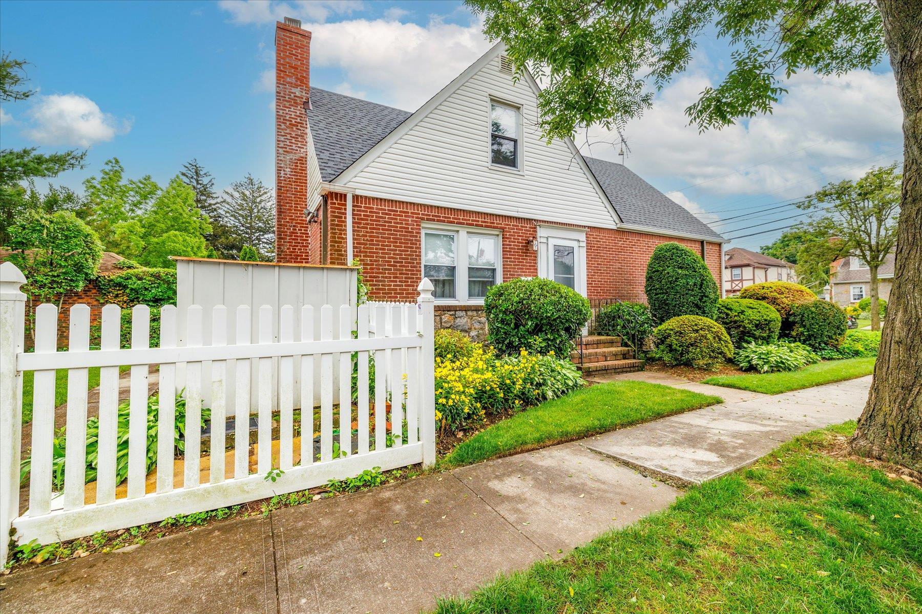 360 Foch Boulevard, Mineola, NY 11501