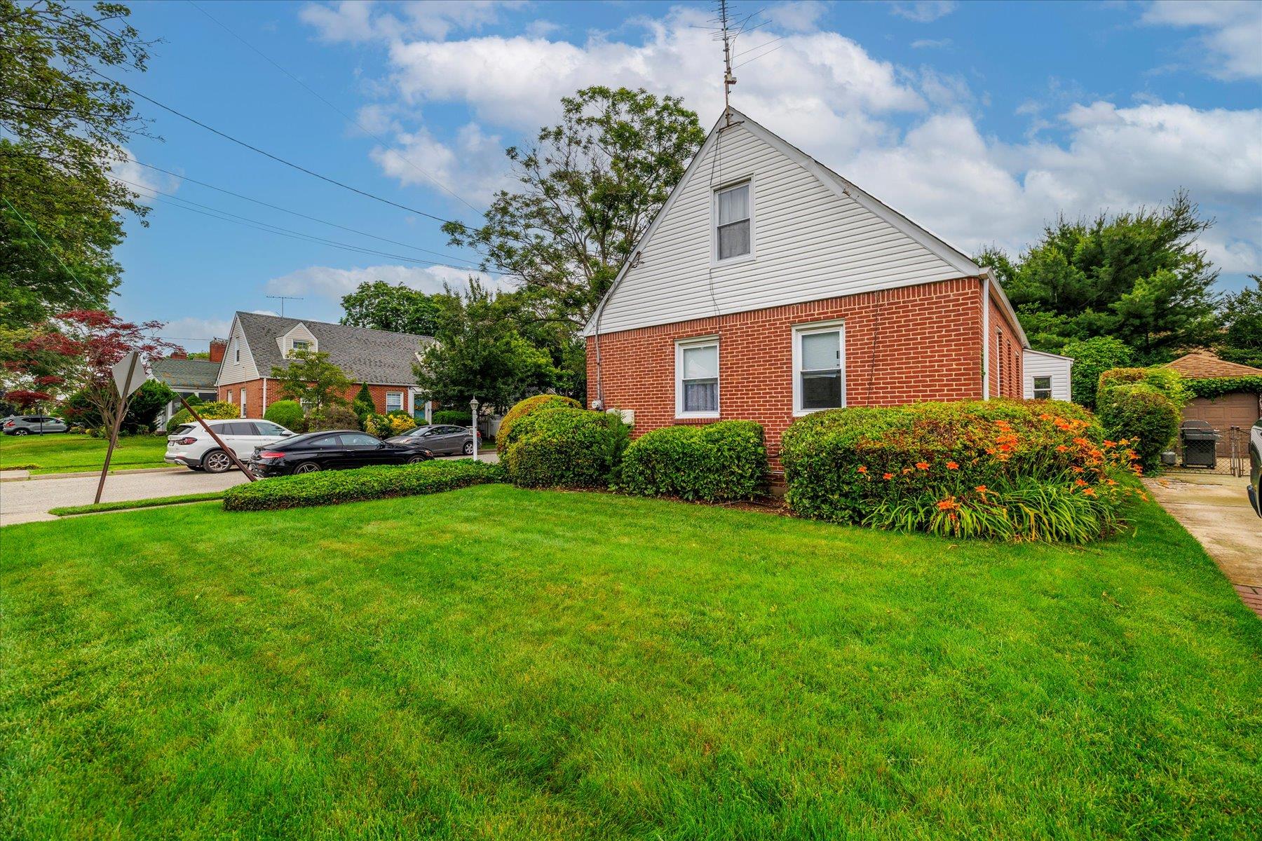 360 Foch Boulevard, Mineola, NY 11501