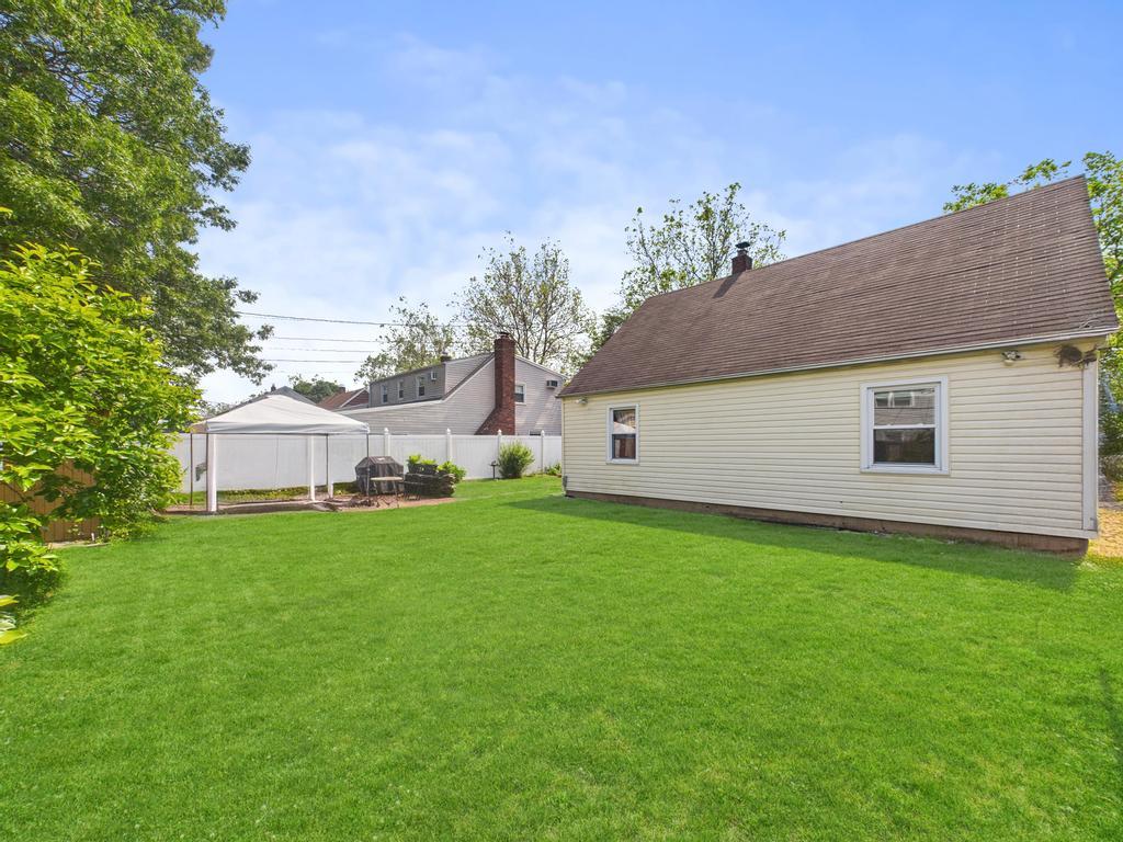 335 Loring Road, Levittown, NY 11756