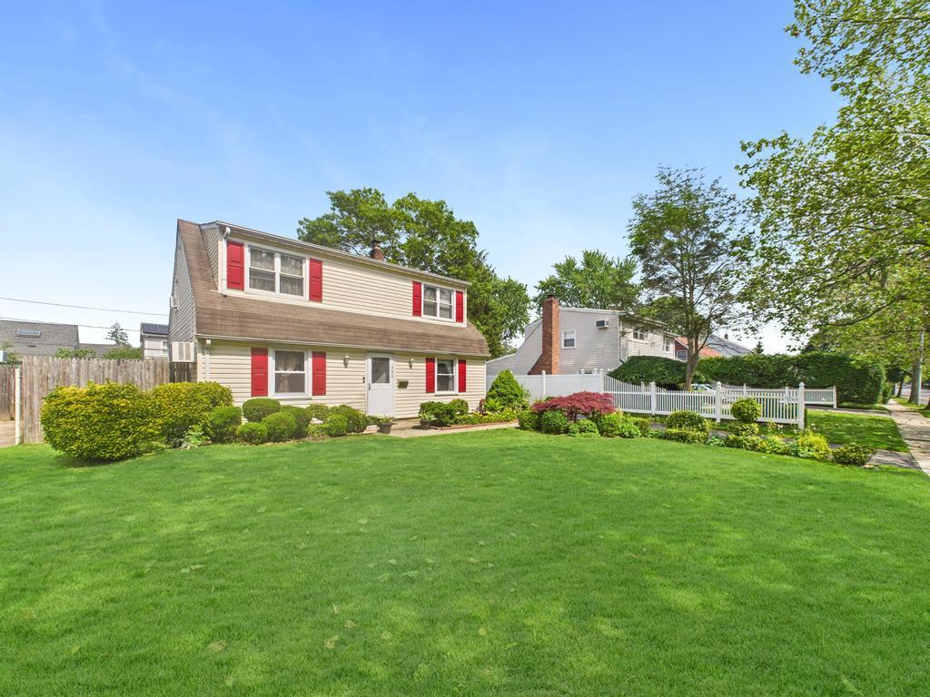 335 Loring Road, Levittown, NY 11756