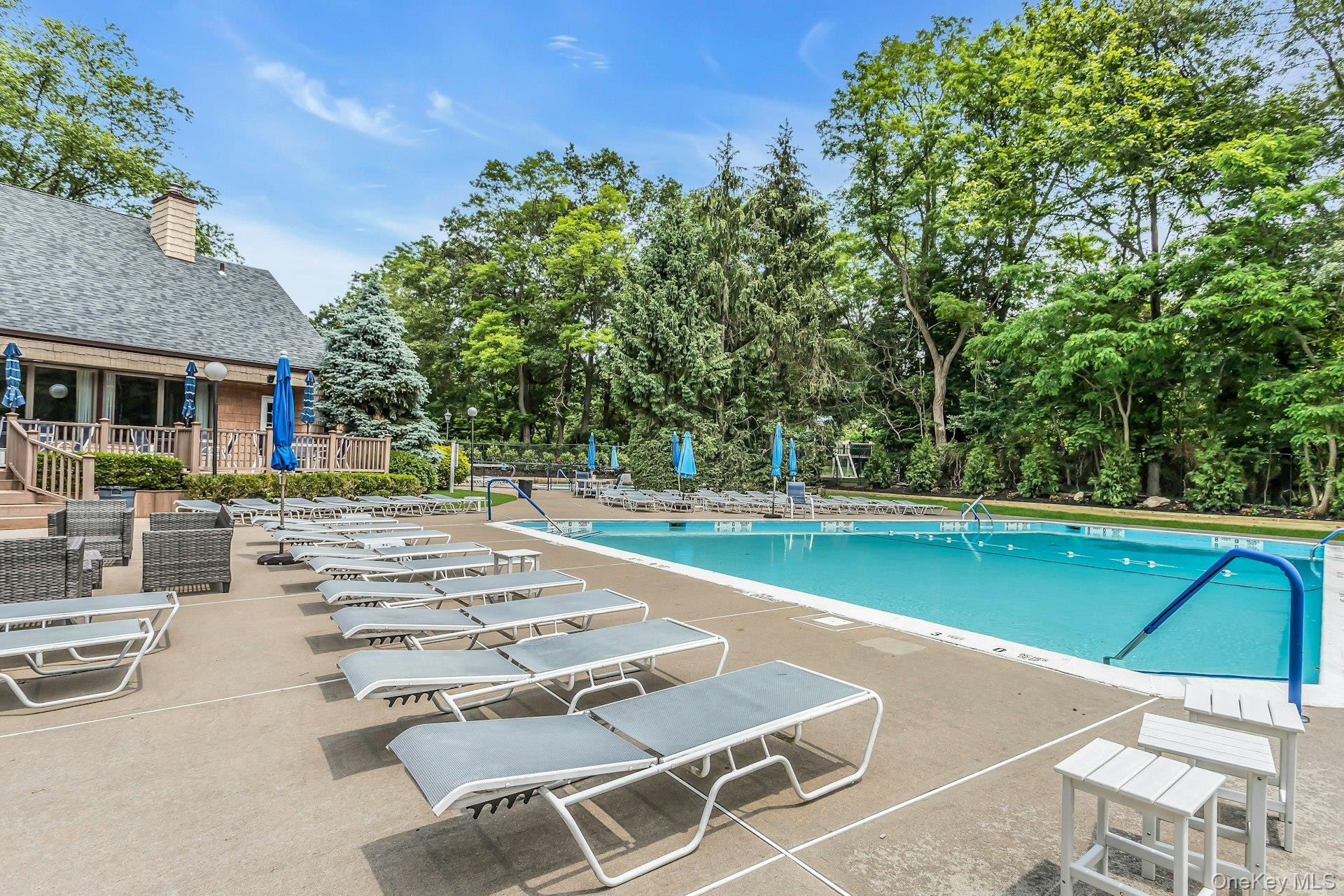 147 The Knoll, Syosset, NY 11791