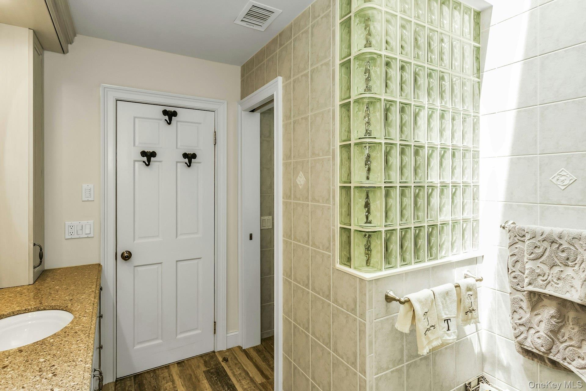 147 The Knoll, Syosset, NY 11791