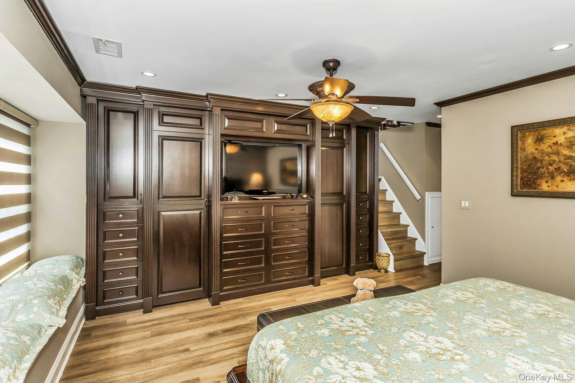 147 The Knoll, Syosset, NY 11791