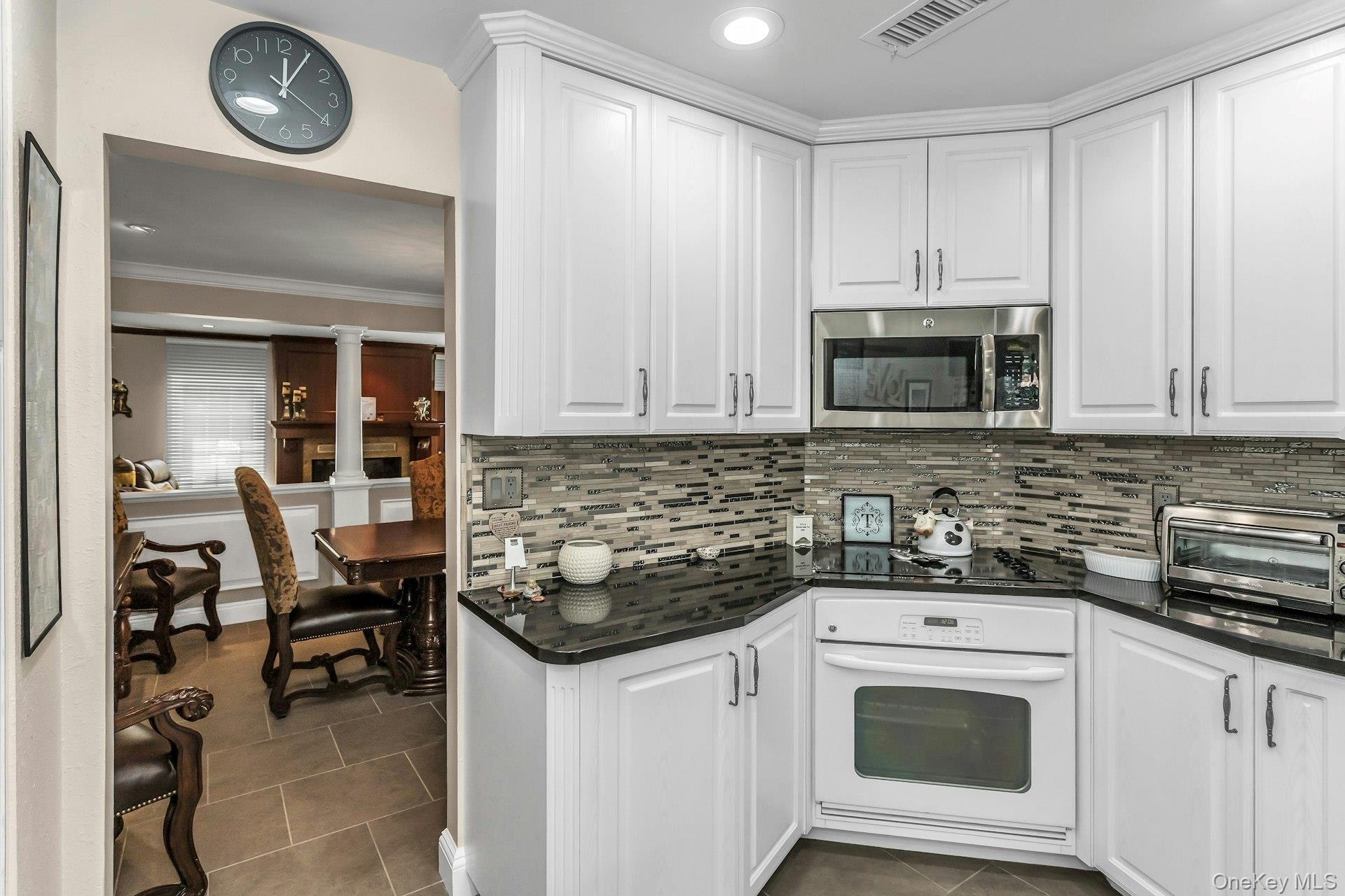 147 The Knoll, Syosset, NY 11791