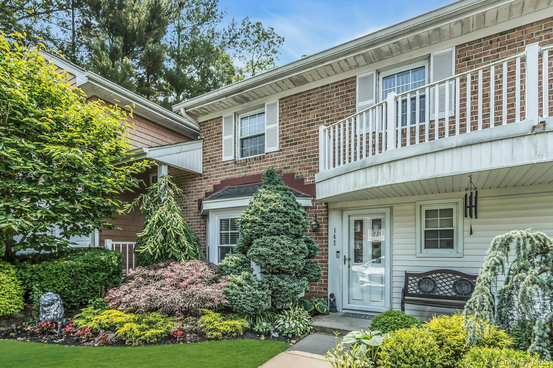 147 The Knoll, Syosset, NY 11791