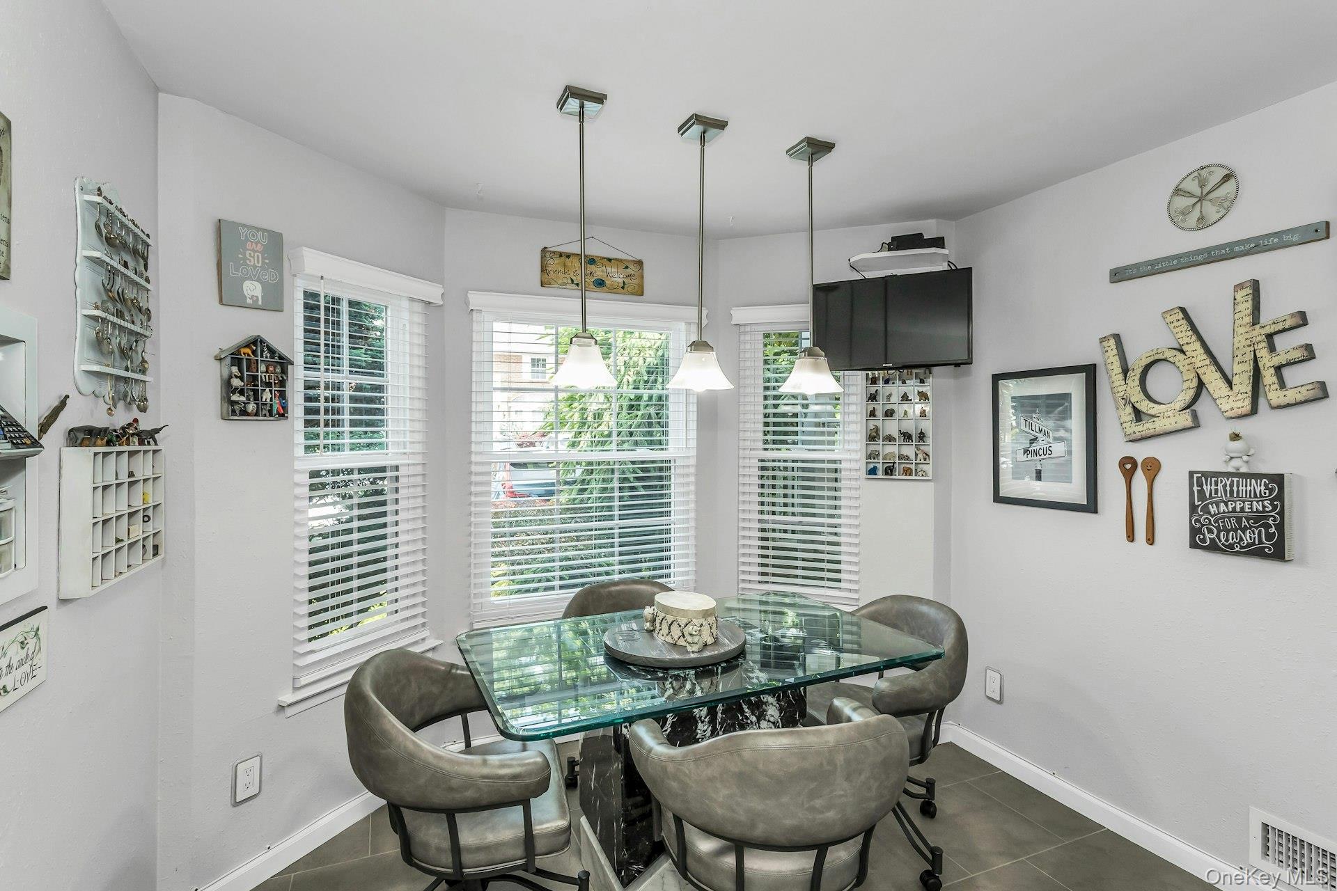 147 The Knoll, Syosset, NY 11791