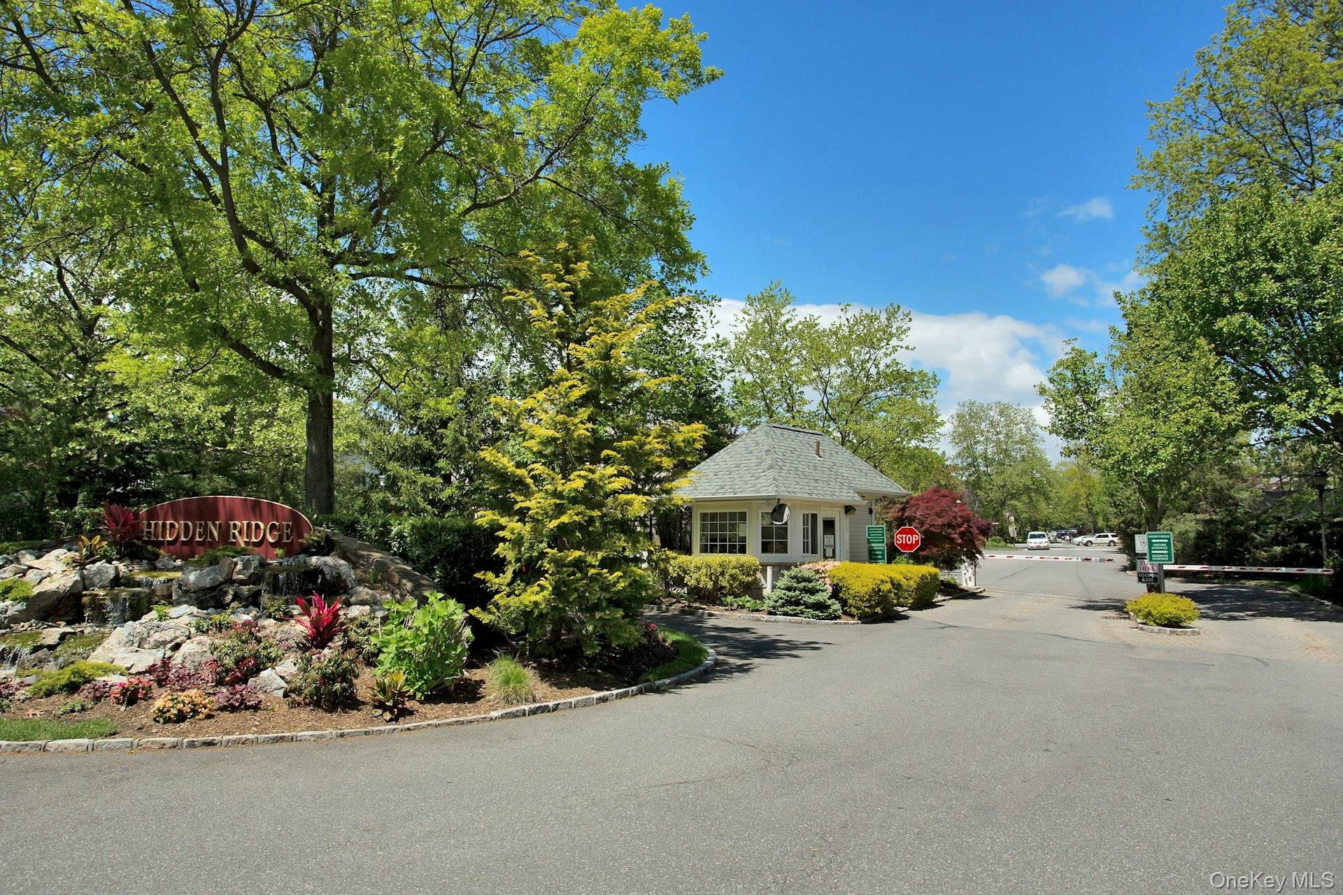 147 The Knoll, Syosset, NY 11791