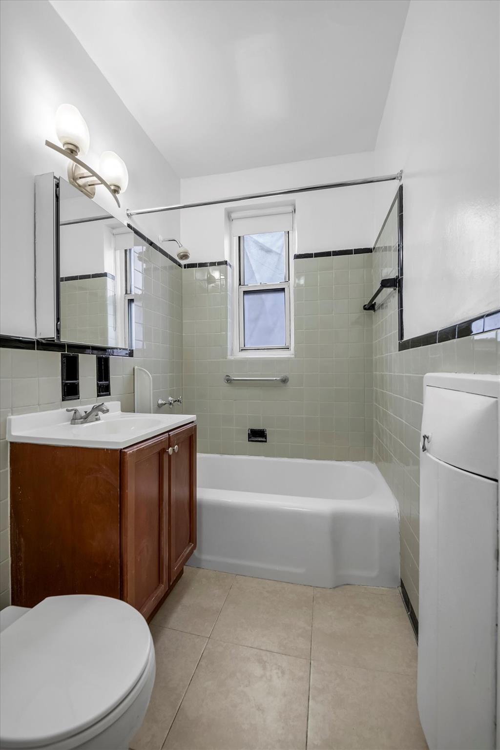 63-60 102nd Street # D8, Rego Park, NY 11374