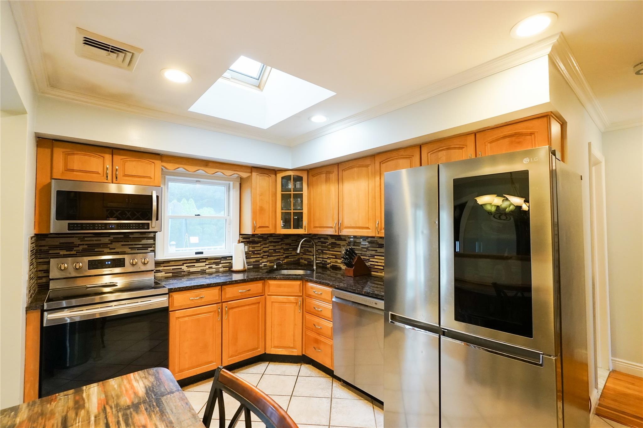 39 Ontario Avenue, Plainview, NY 11803