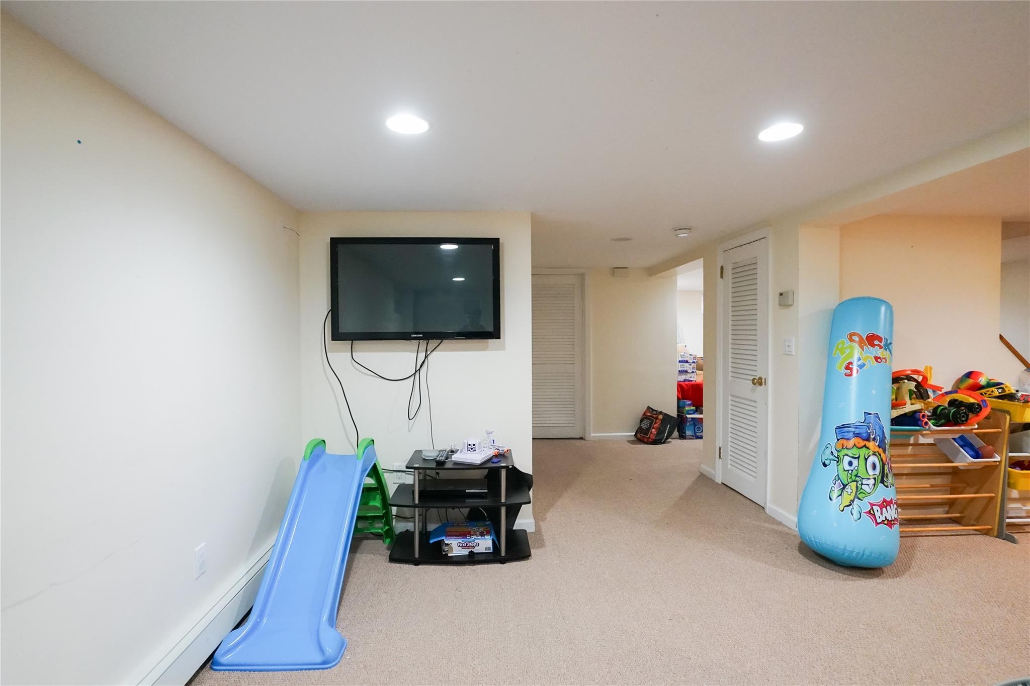 39 Ontario Avenue, Plainview, NY 11803