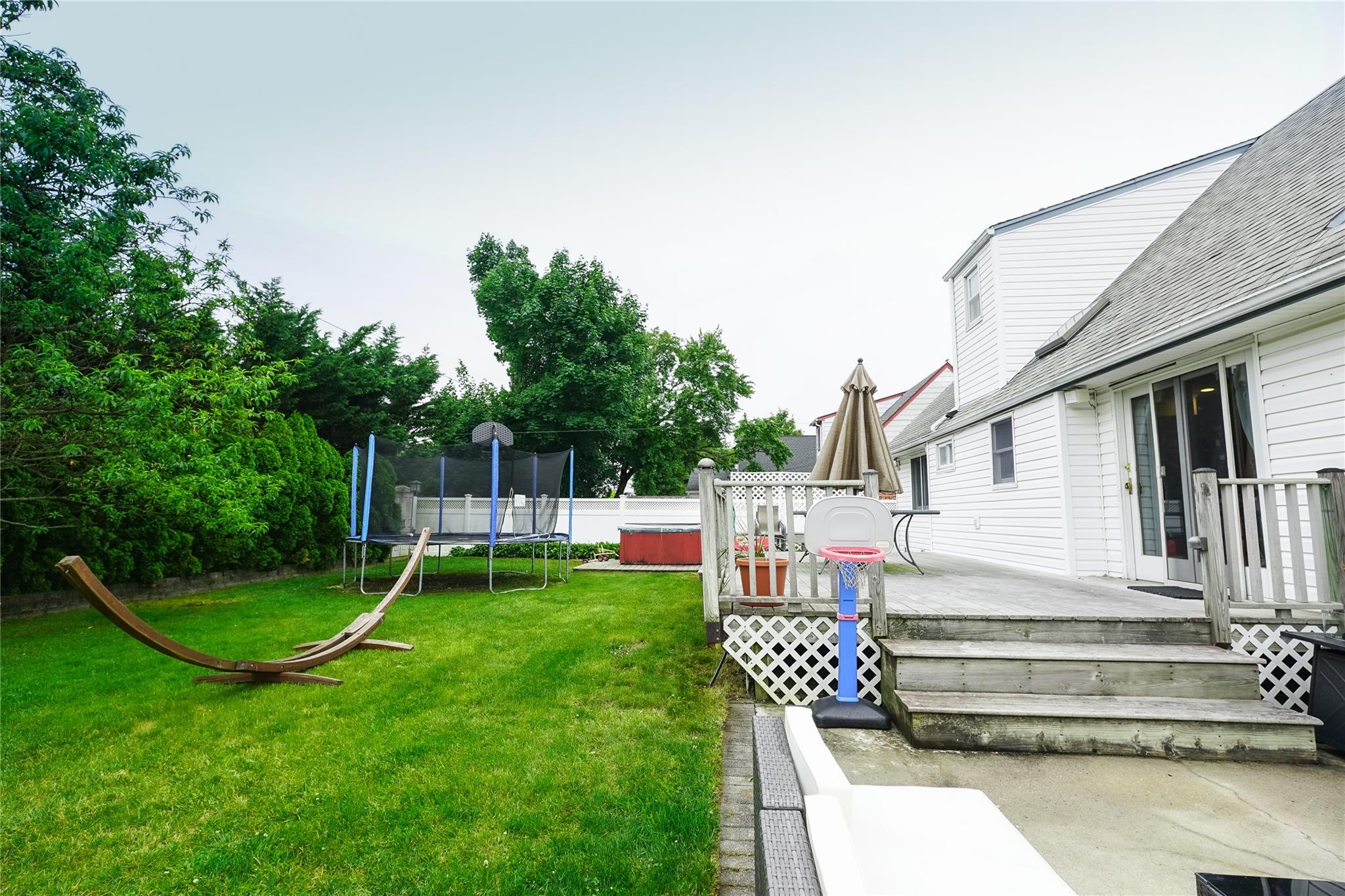 39 Ontario Avenue, Plainview, NY 11803