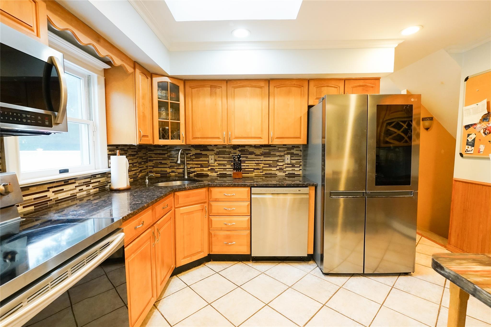 39 Ontario Avenue, Plainview, NY 11803