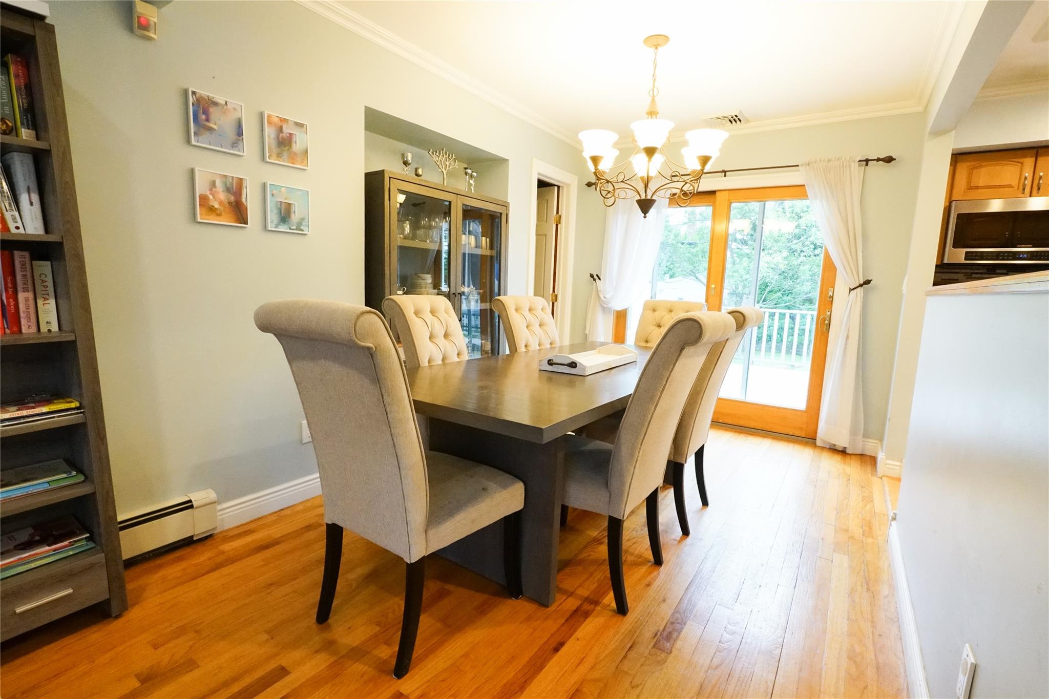 39 Ontario Avenue, Plainview, NY 11803