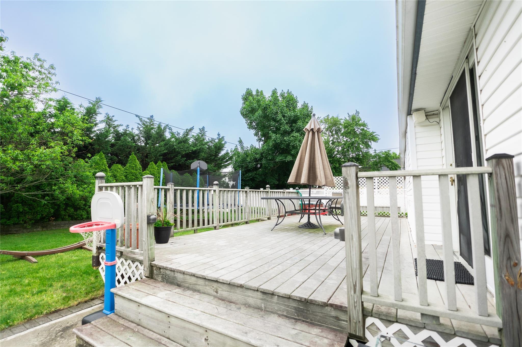 39 Ontario Avenue, Plainview, NY 11803