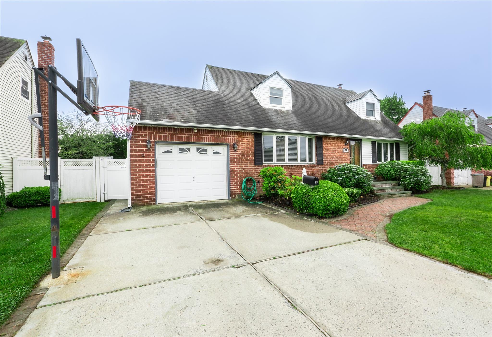 39 Ontario Avenue, Plainview, NY 11803