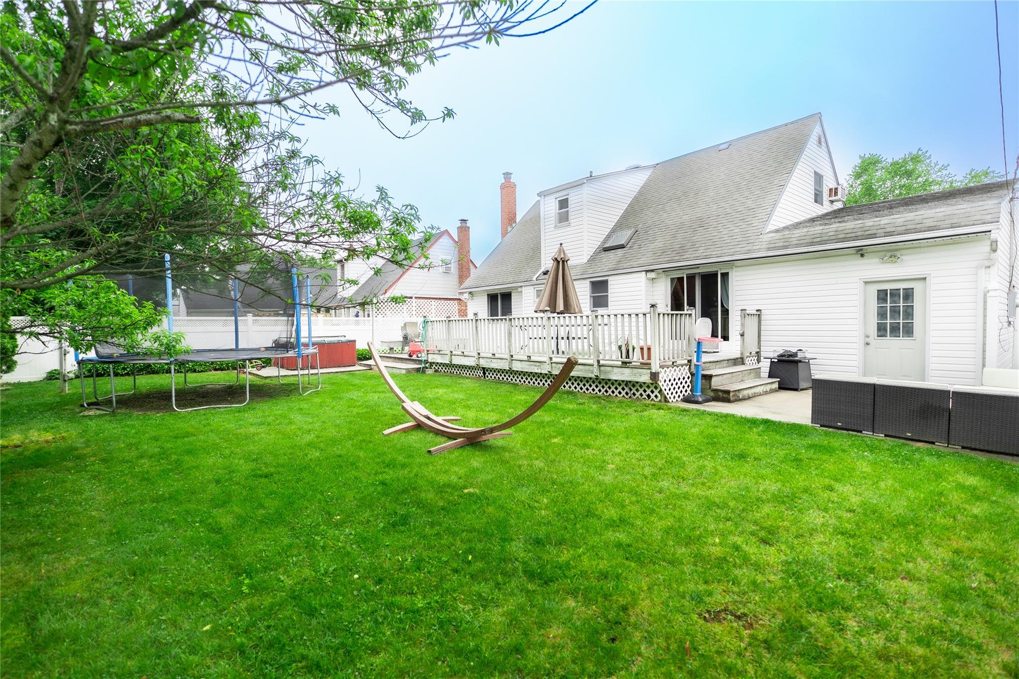 39 Ontario Avenue, Plainview, NY 11803