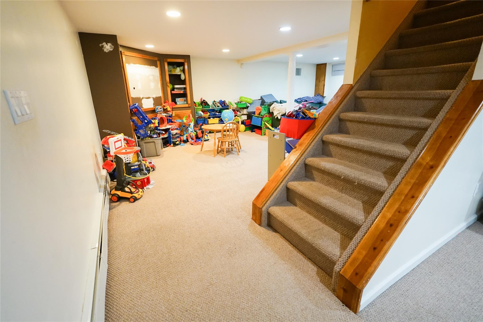 39 Ontario Avenue, Plainview, NY 11803