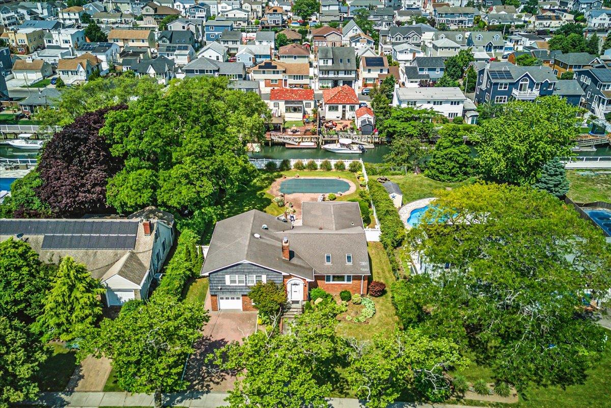 189 Blackheath Road, Lido Beach, NY 11561