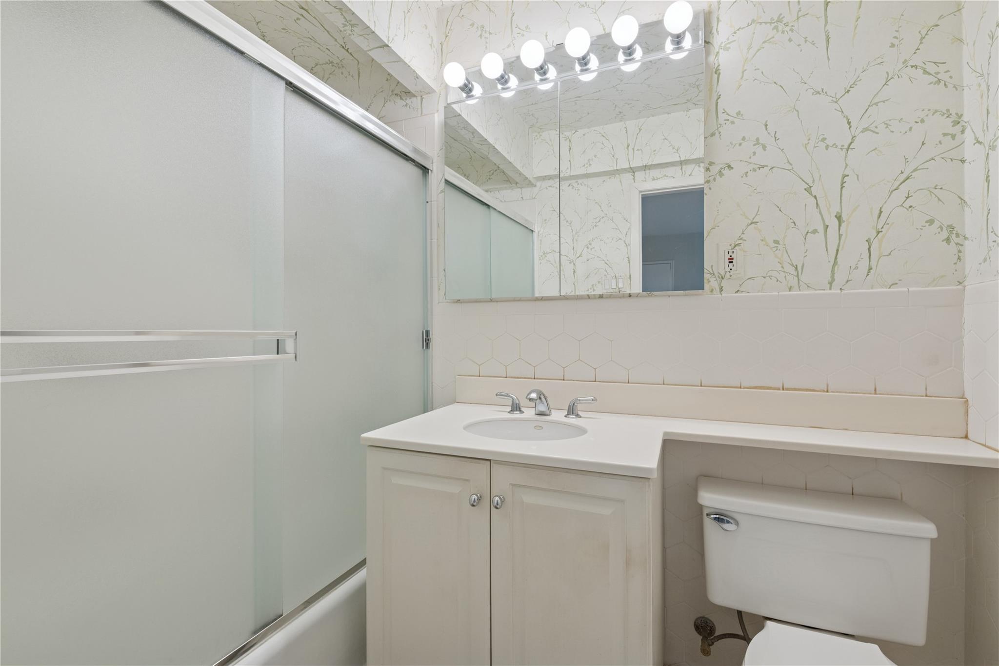 1390 Broadway # 118, Hewlett, NY 11557