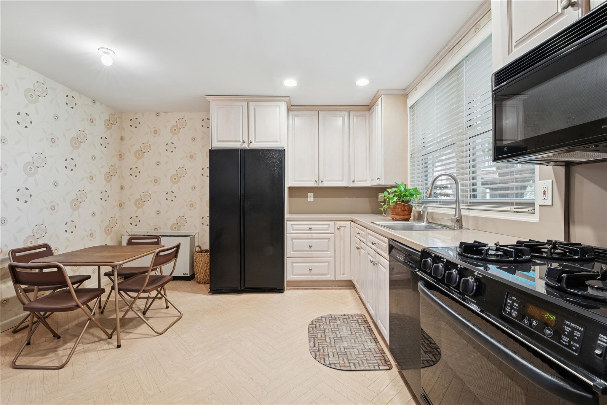 1390 Broadway # 118, Hewlett, NY 11557