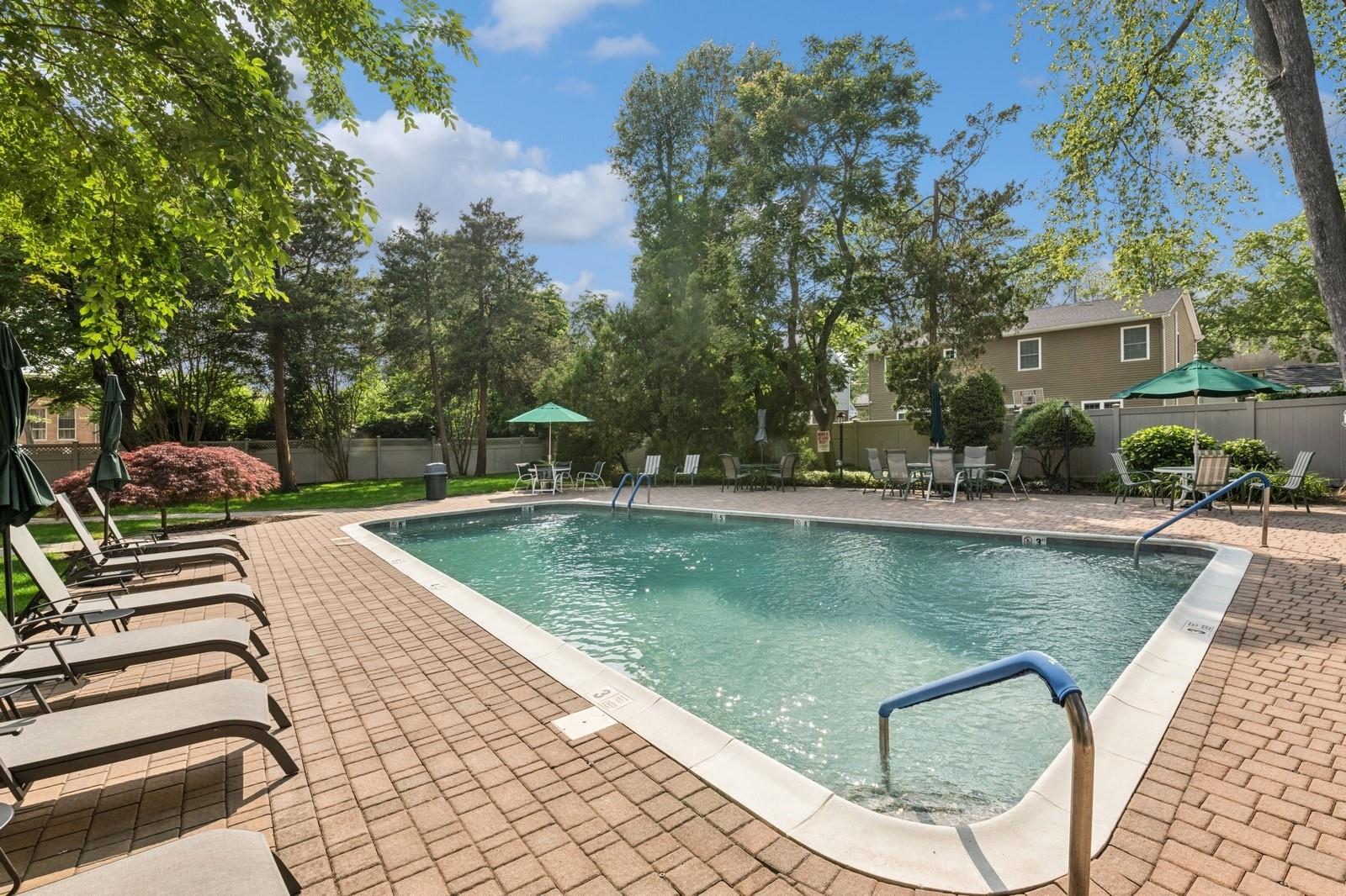 1390 Broadway # 118, Hewlett, NY 11557