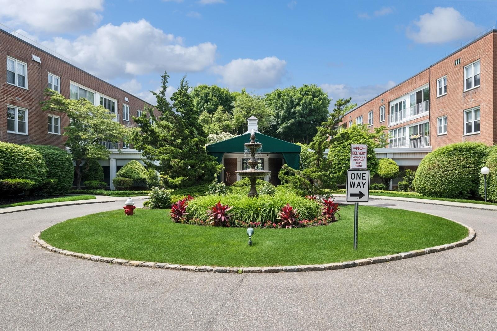 1390 Broadway # 118, Hewlett, NY 11557