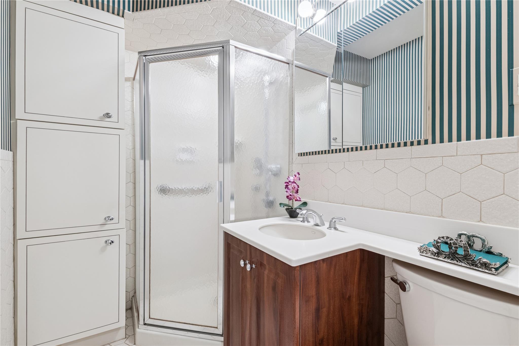 1390 Broadway # 118, Hewlett, NY 11557