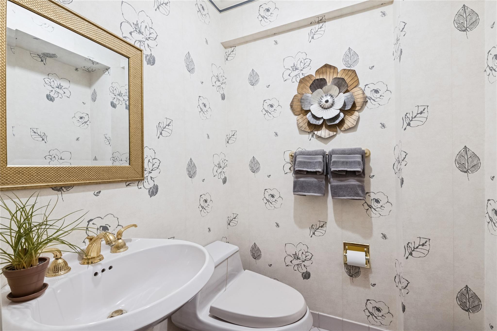 1390 Broadway # 118, Hewlett, NY 11557