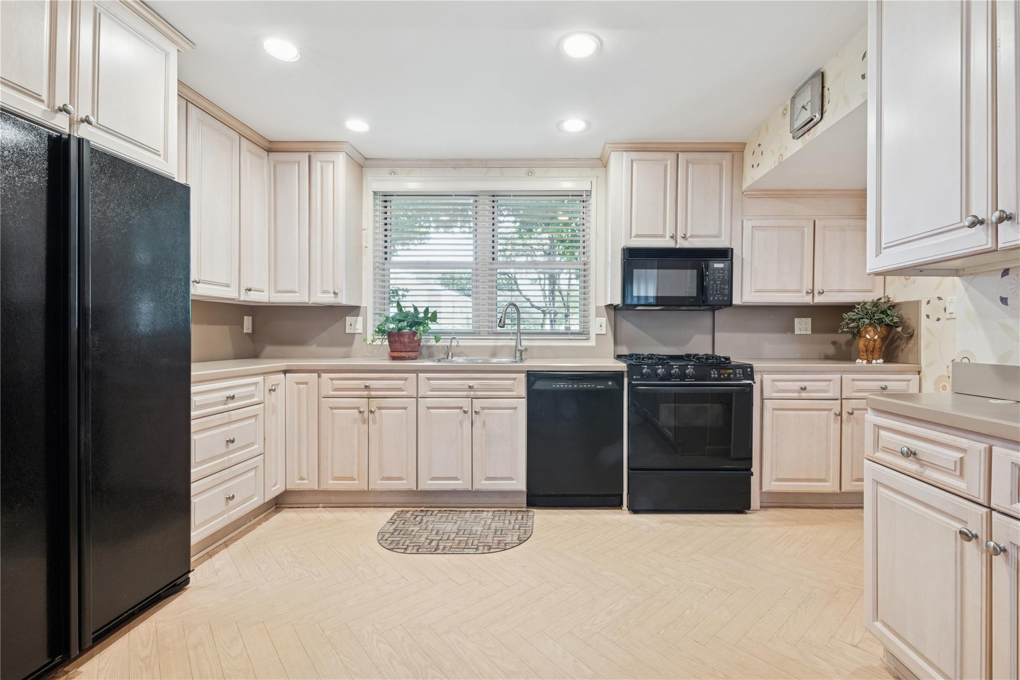 1390 Broadway # 118, Hewlett, NY 11557