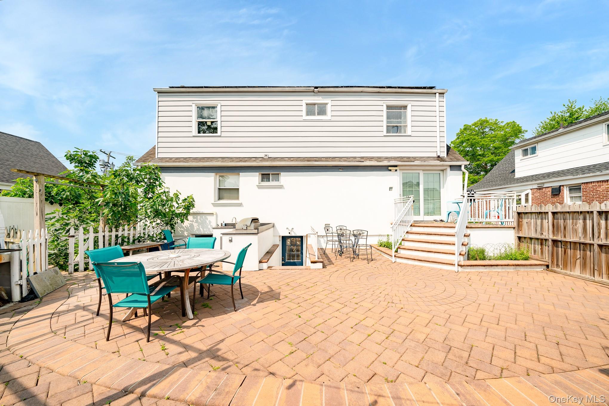 136 Wardwell Road, Mineola, NY 11501