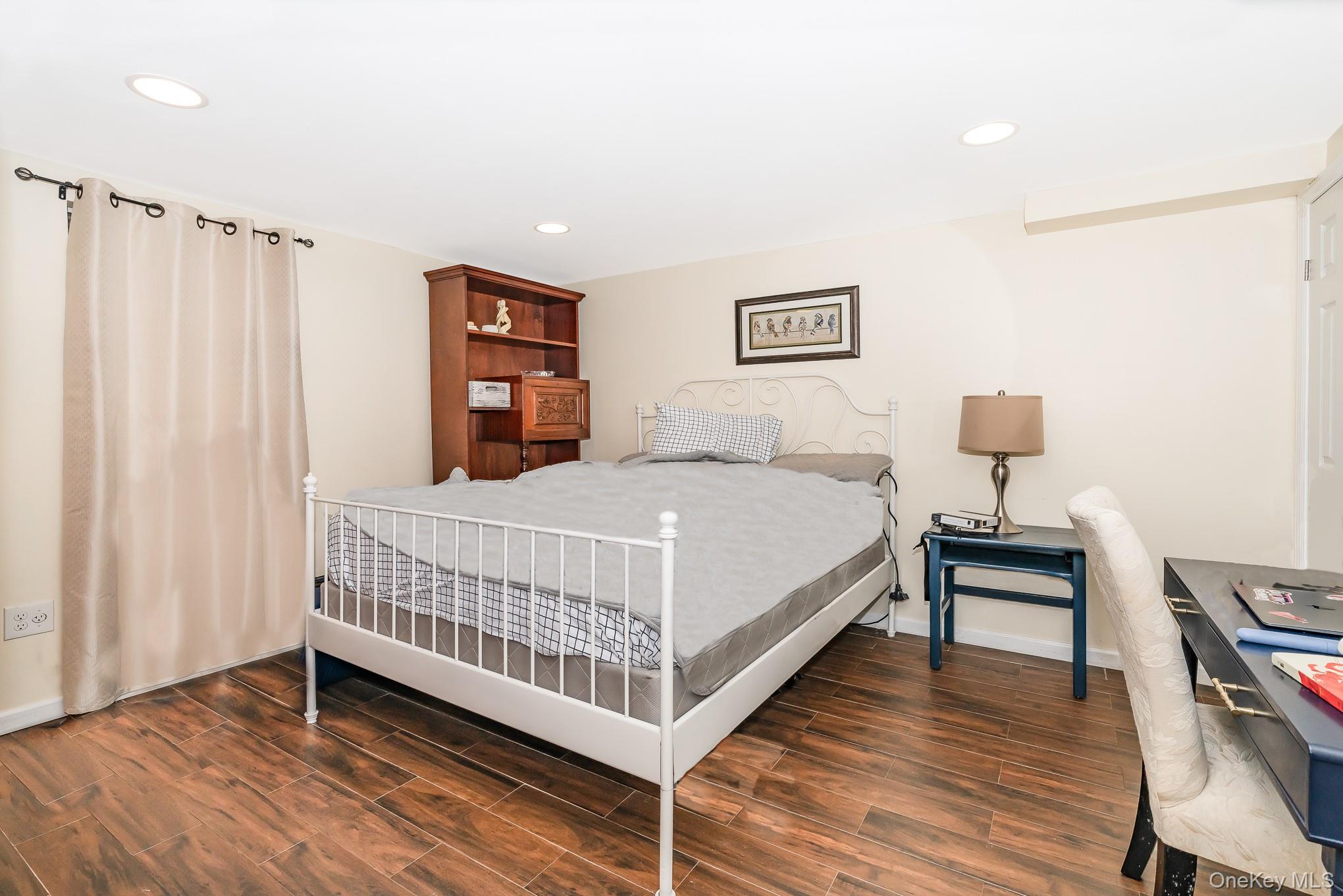 136 Wardwell Road, Mineola, NY 11501