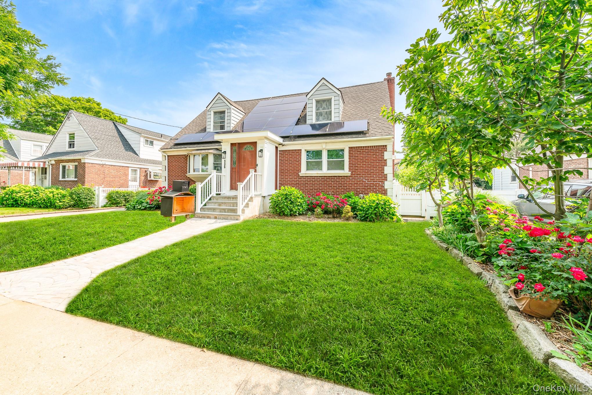 136 Wardwell Road, Mineola, NY 11501