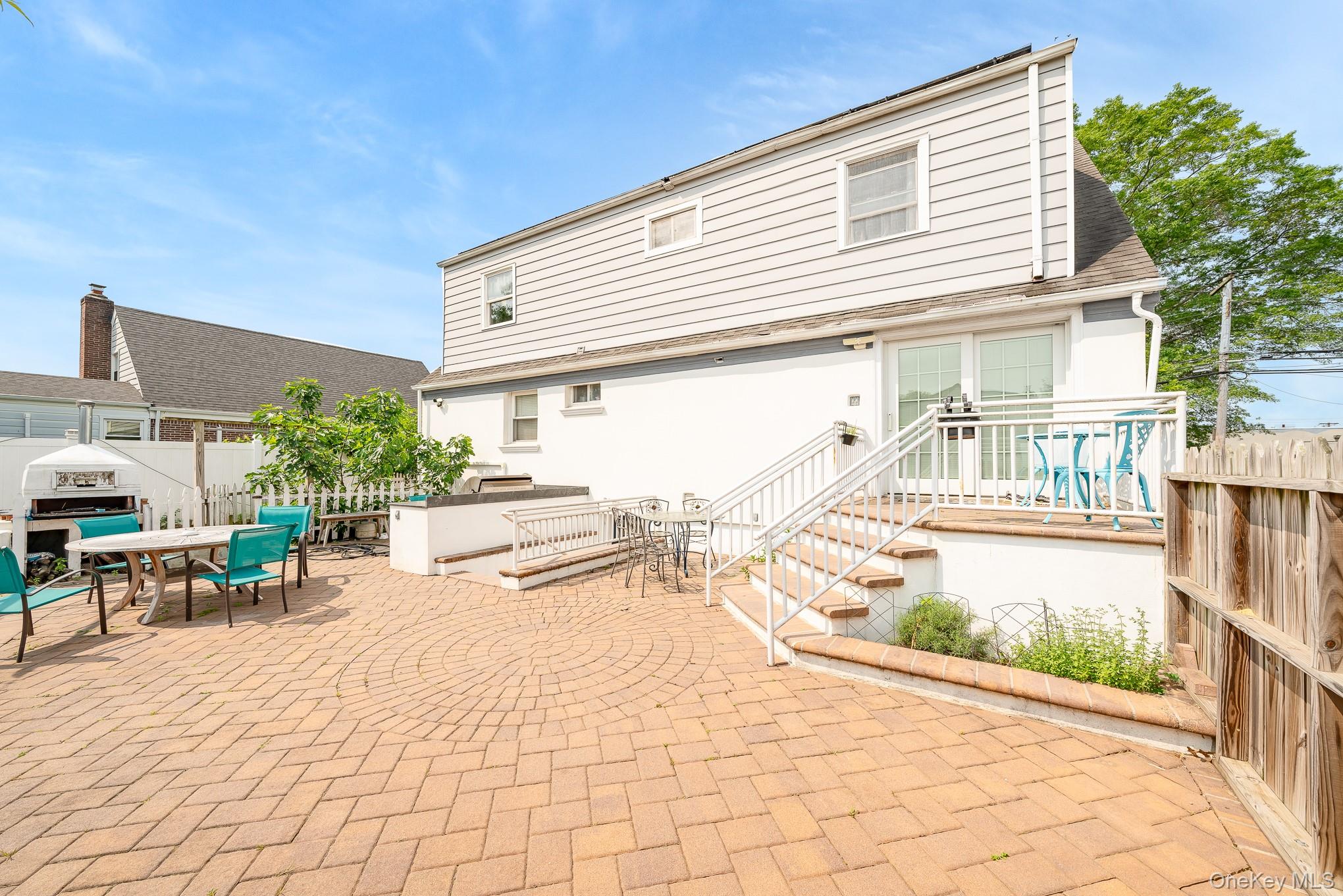 136 Wardwell Road, Mineola, NY 11501