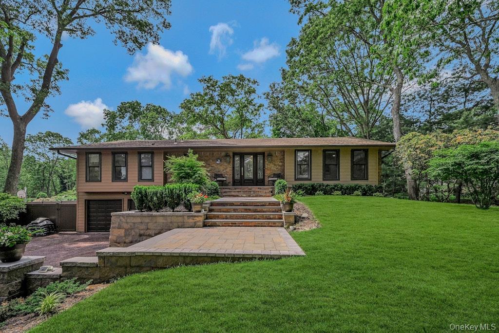 36 Woodland Lane, Smithtown, NY 11787