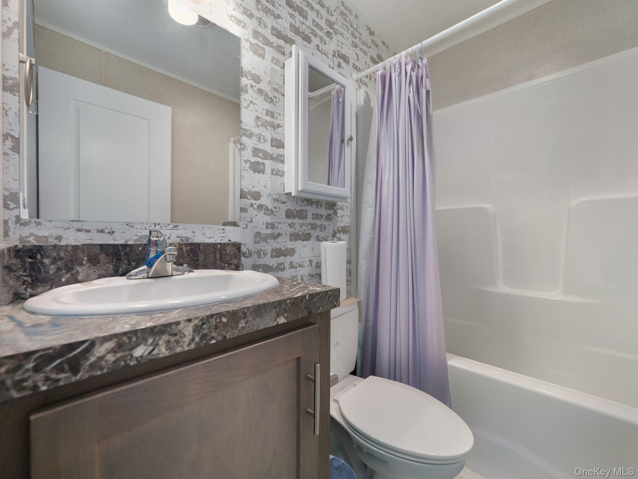 13 Windward Wy, Stony Point, NY 10980