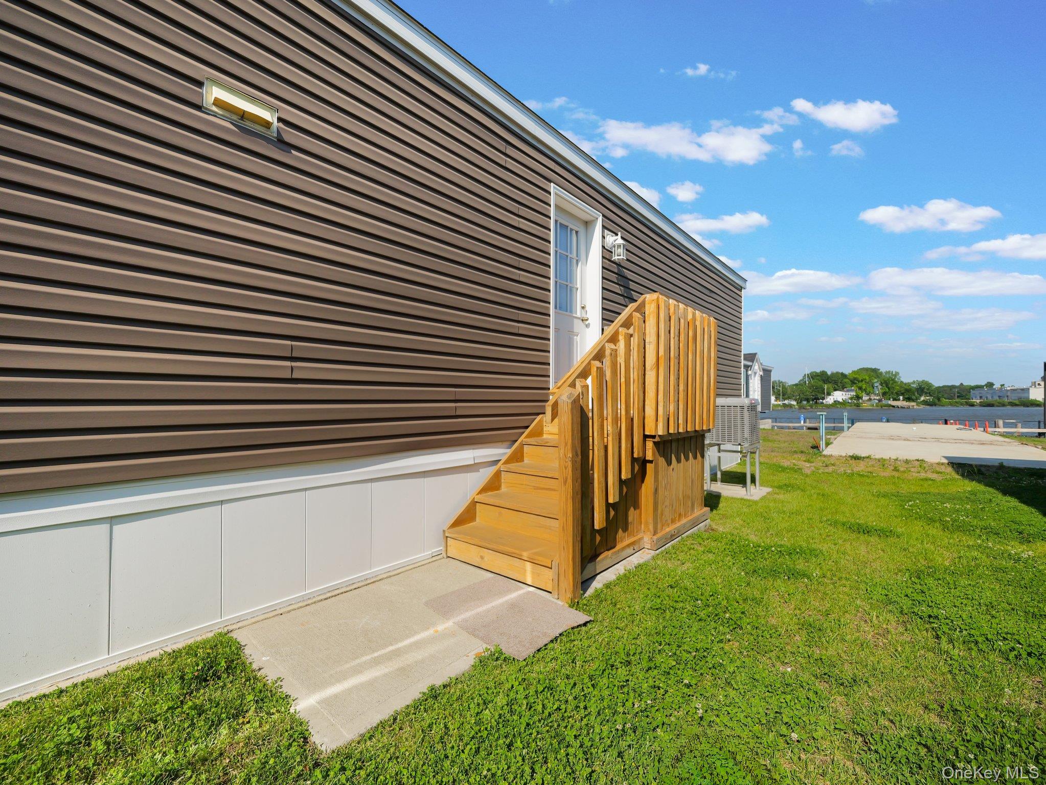 13 Windward Wy, Stony Point, NY 10980