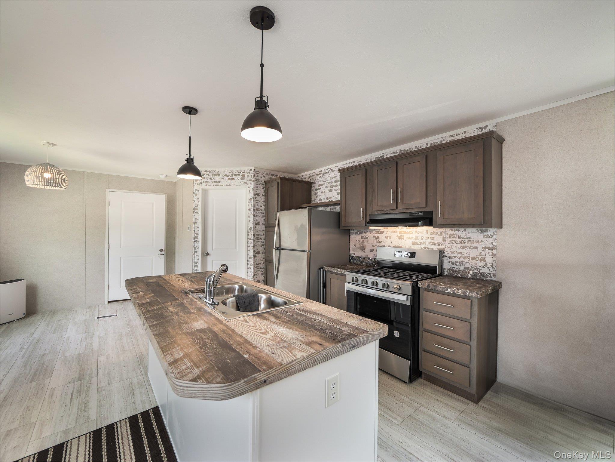 13 Windward Wy, Stony Point, NY 10980