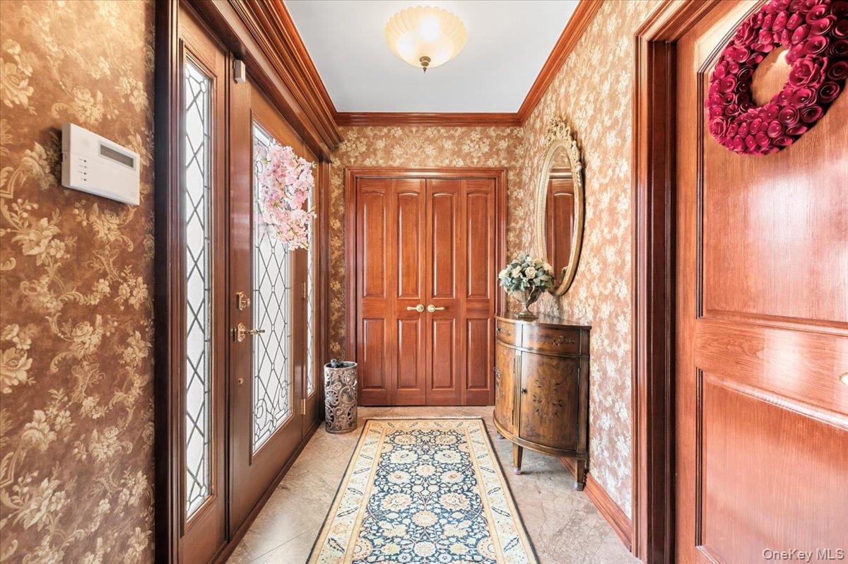 105 Sunrise Lane, Levittown, NY 11756