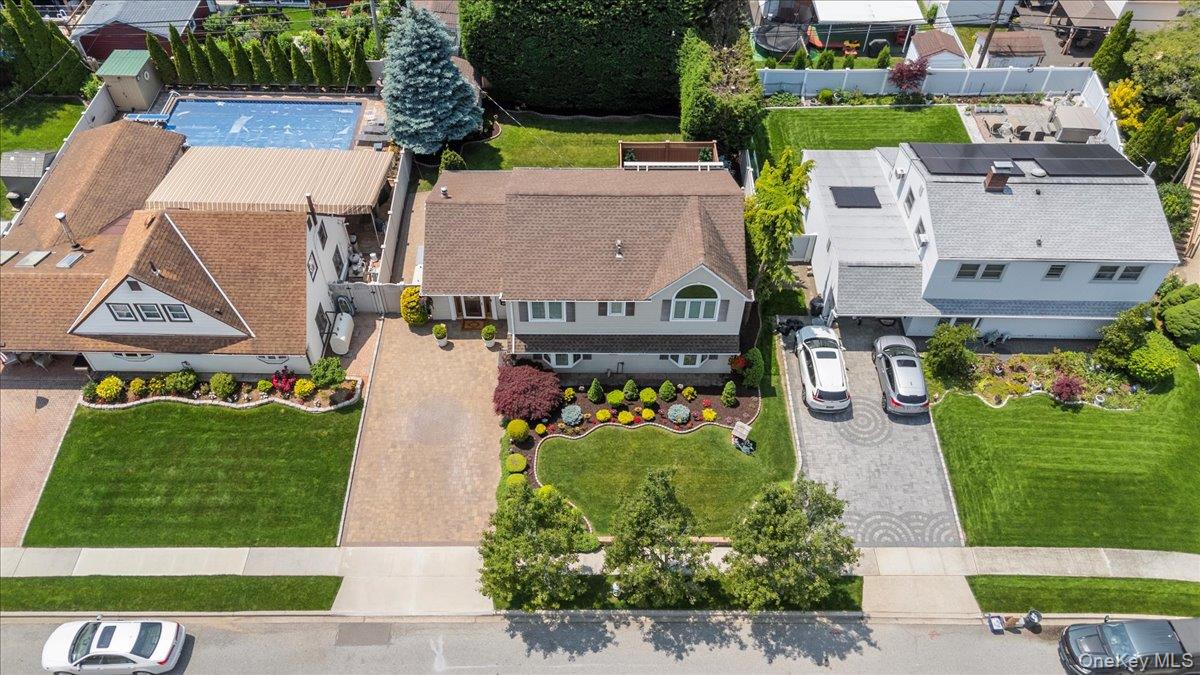 105 Sunrise Lane, Levittown, NY 11756