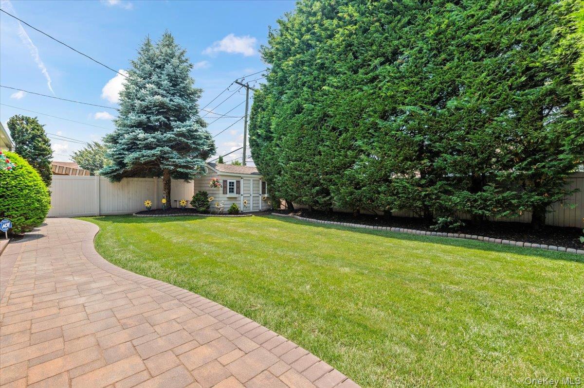 105 Sunrise Lane, Levittown, NY 11756