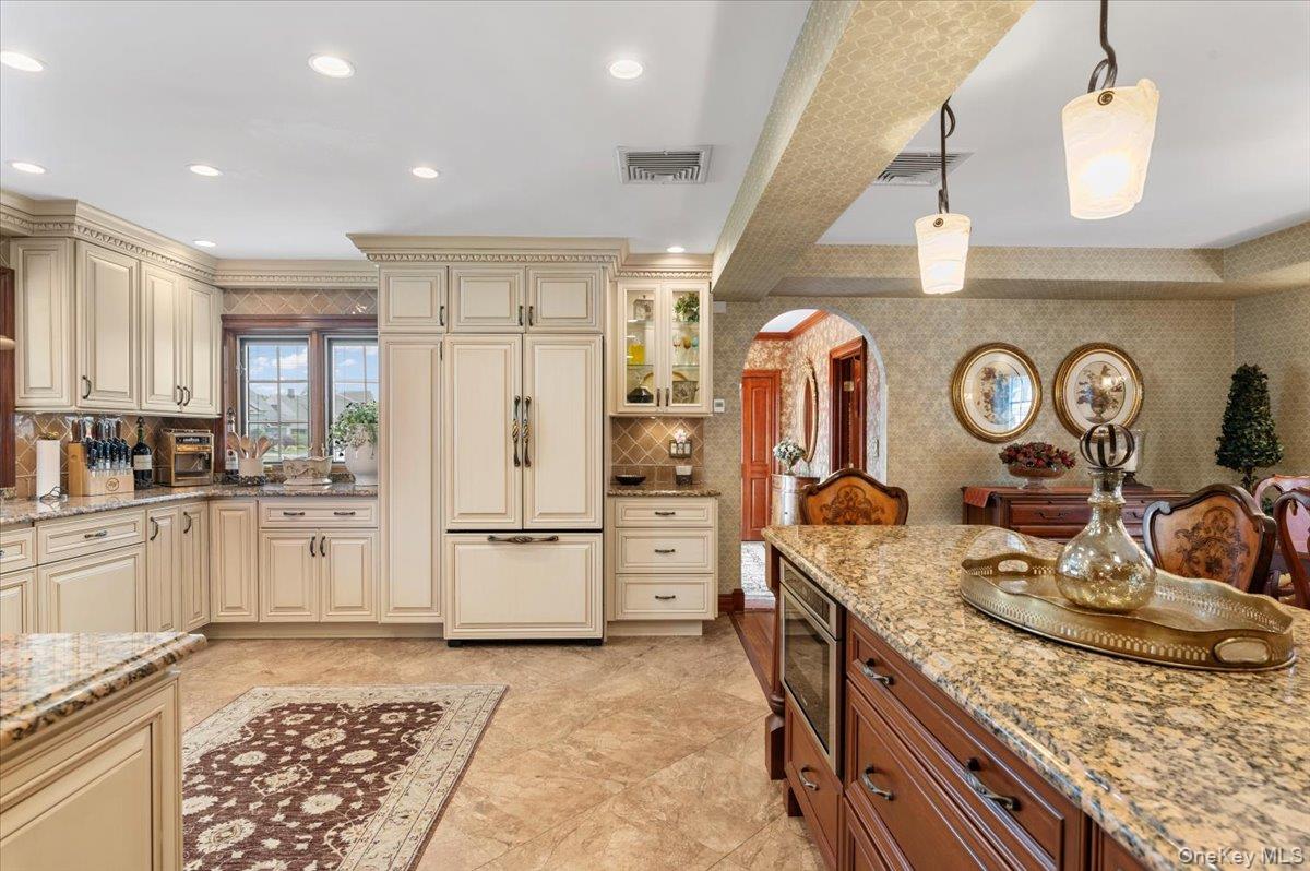 105 Sunrise Lane, Levittown, NY 11756