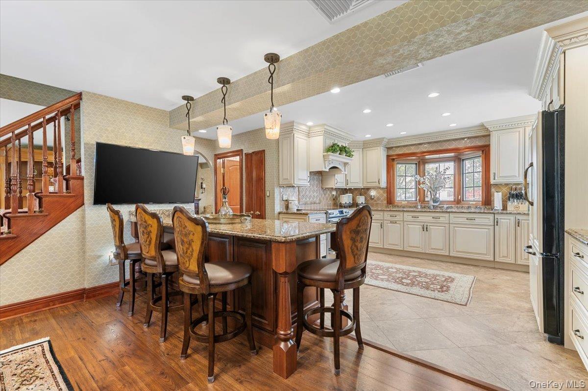 105 Sunrise Lane, Levittown, NY 11756