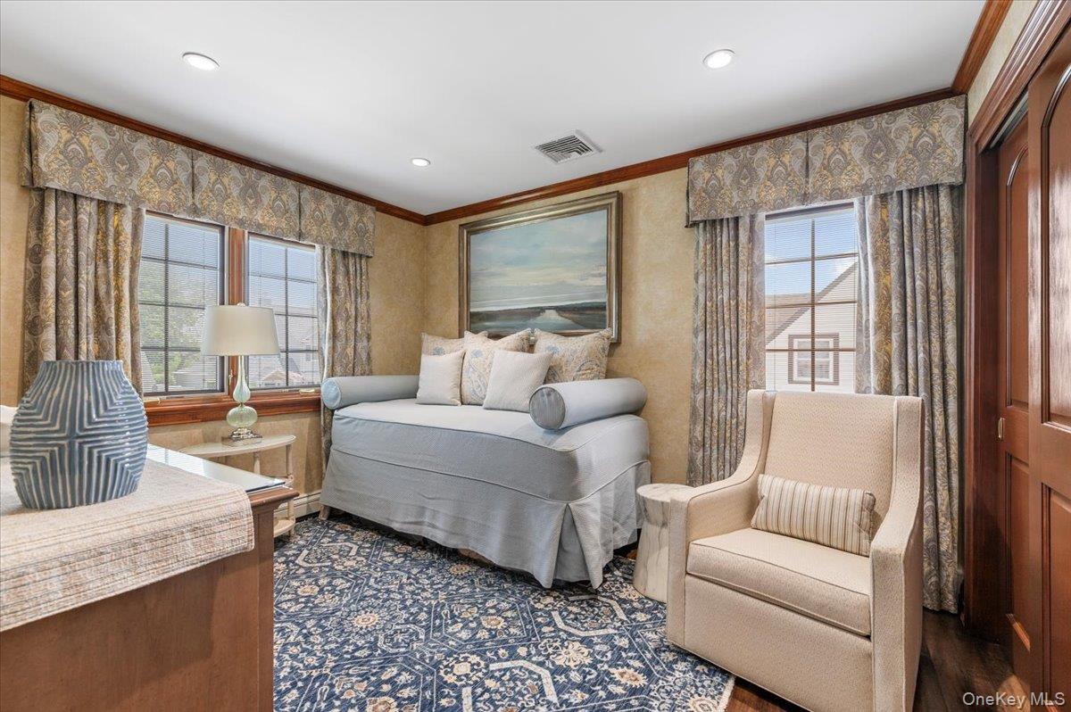 105 Sunrise Lane, Levittown, NY 11756